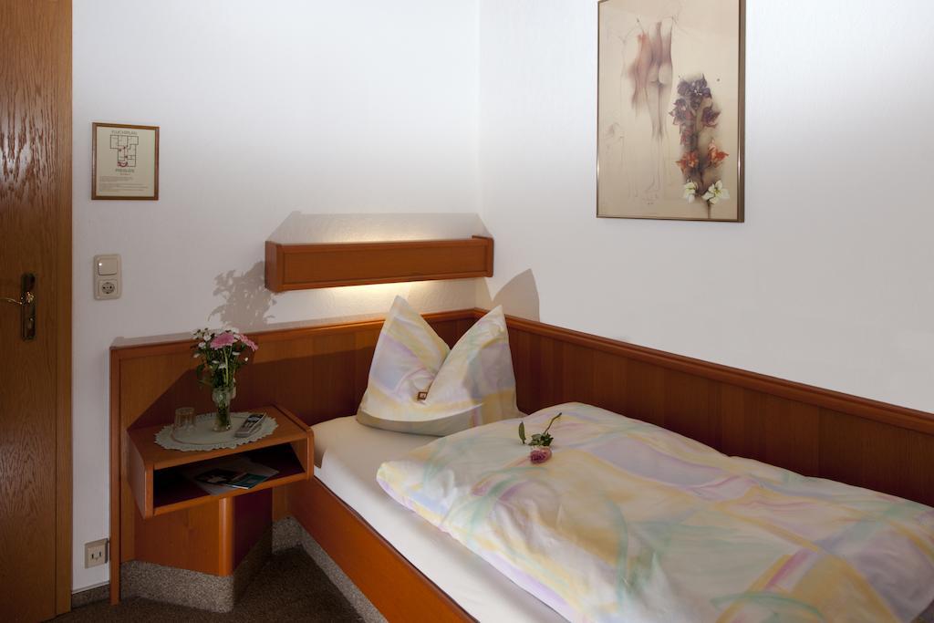 Pension Cafe Suzette Gotha Quarto foto