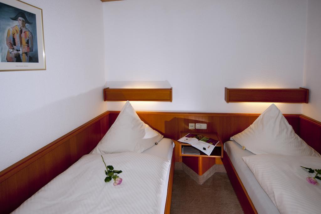 Pension Cafe Suzette Gotha Quarto foto